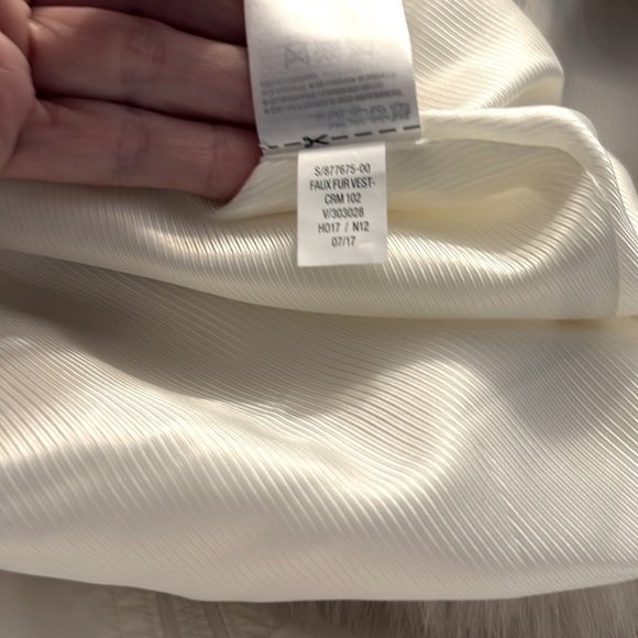 Banana Republic faux fur vest size small - Picture 7 of 8